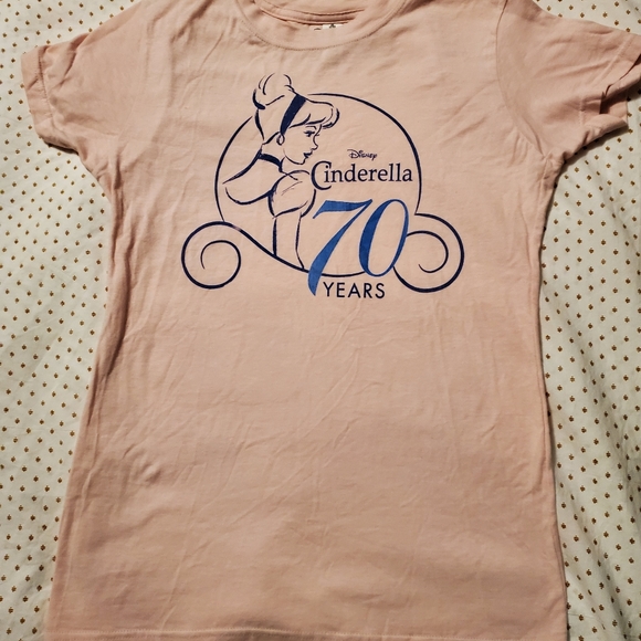 DISNEY CINDERELLA MEDIUM T-SHIRT 70 year anniversary Hot Topic - Picture 10 of 10